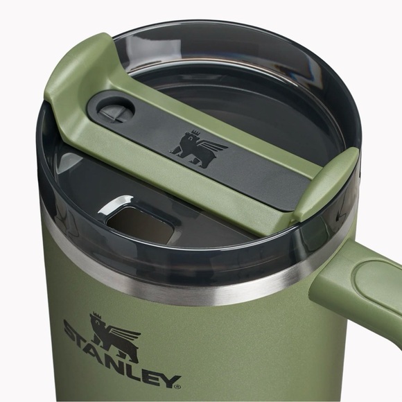 Stanley | The 40 oz Quencher H2.0 Flowstate Tumbler | Dried Pine - Picture 3 of 4